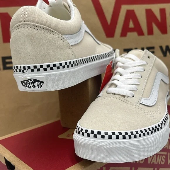 Vans WMNS Tan and White Sneakers Old Skool
Checkerboard Foxing Turtl
VN0A7Q2JDJR - Picture 8 of 16